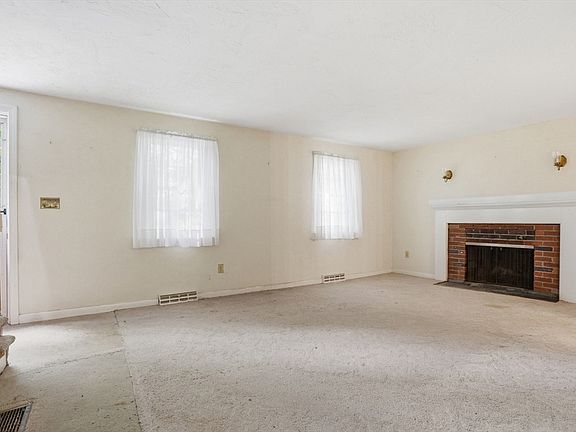 5th image of 35 Quaboag Rd