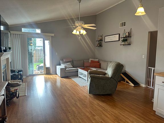4th image of 344 Aaron Cir