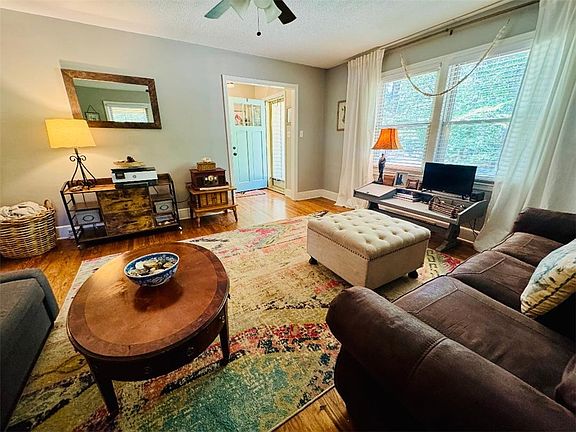 3rd image of 121 Woodland Way
