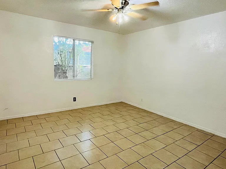 8200 Copper Ave NE #A — Photo 18