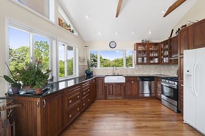 3rd image of 211 Greenwich St