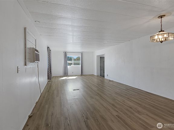 5th image of 21409 132nd Street E