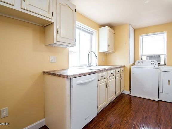 5th image of 70293 Lakeview Dr