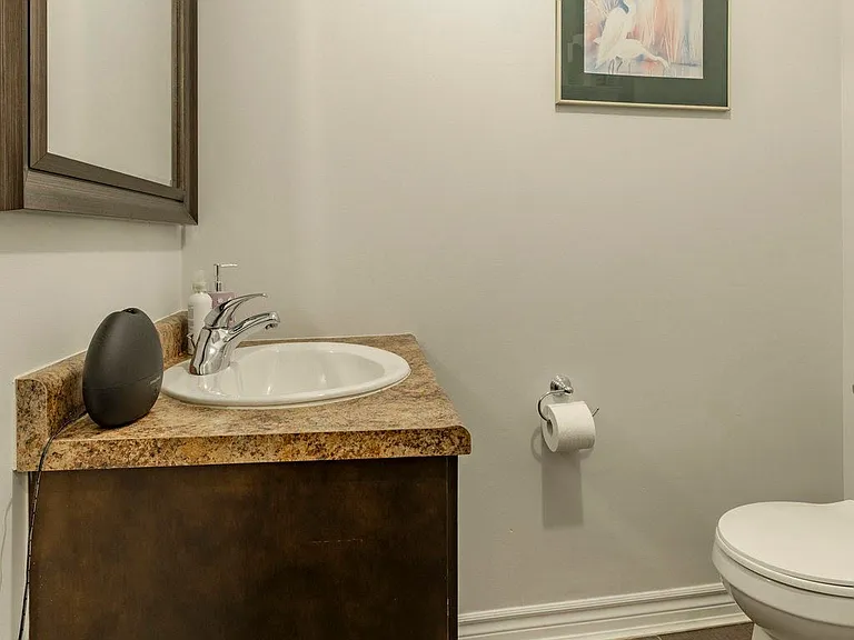 80 King William St #112 — Photo 30