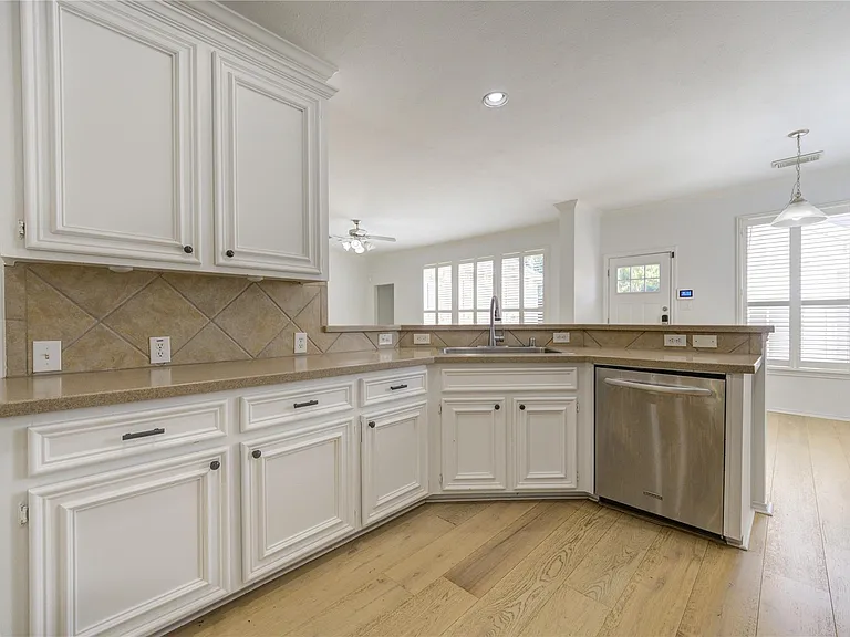 4426 Desert Cliff Ct — Photo 11
