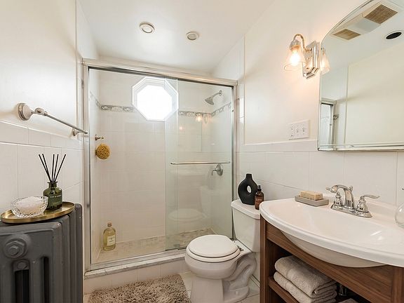 4th image of 46 Hobson St #11