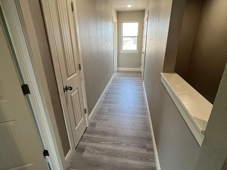 9004-9006 Sandra Way — Photo 8