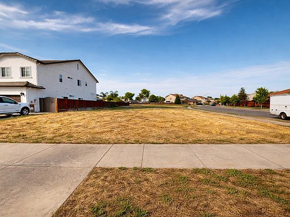 2nd image of 1001 N Canyon Dr