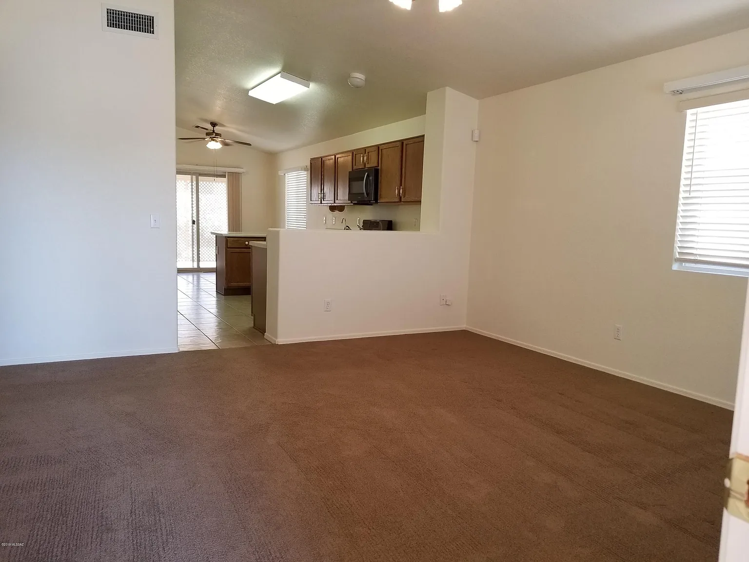 3 bed, 2.0 bath, 1297 sqft, $1,700 — Photo 2