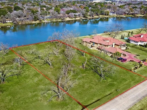 519 Orchard Ln, Sugar Land, TX 77498