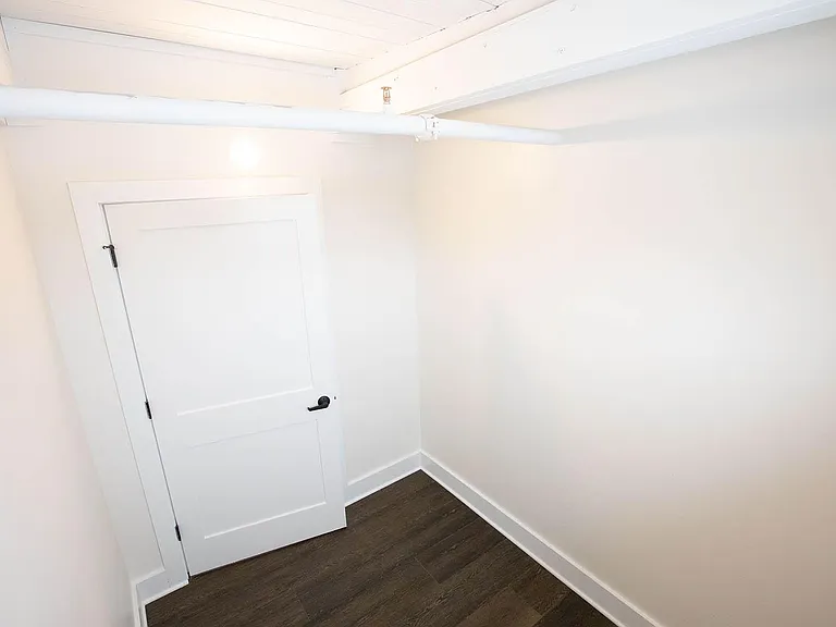 411 W Portage Ave #7 — Photo 2