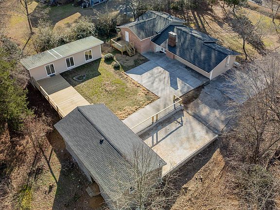 3rd image of 153 Maple Dr