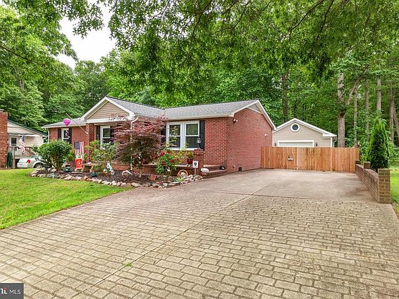 3rd image of 6028 Loriella Park Dr