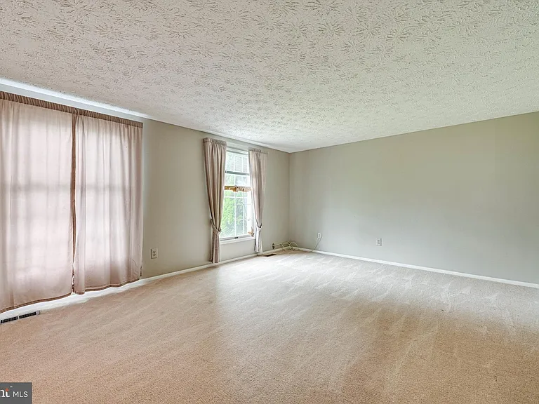 3381 Monarch Ln — Photo 7