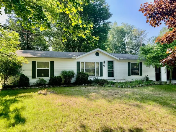 234 N 8th St, Harrisville, MI 48740