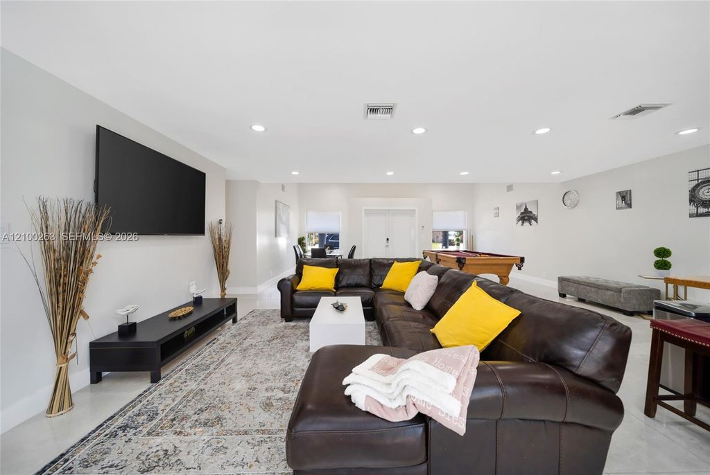 31 SE 12th St, photo 6