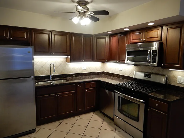 328 Wisconsin Ave #1D — Photo 2