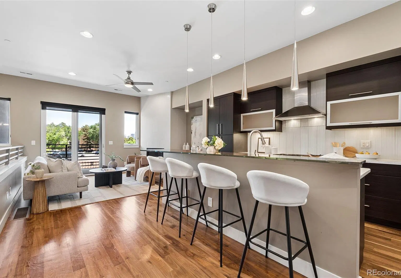 3 bed, 5.0 bath, 2189 sqft, $5,000 — Photo 3
