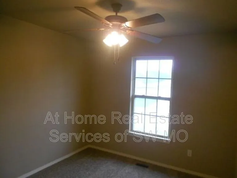 1040 E Caravan St — Photo 8
