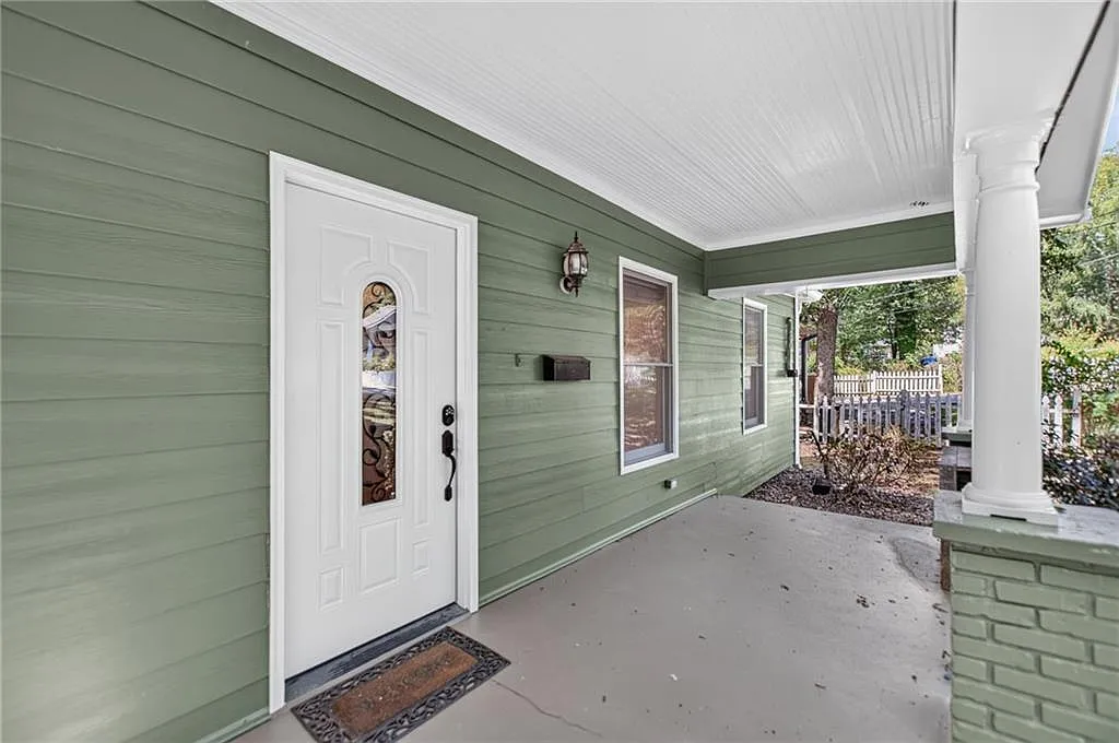 3 bed, 2.0 bath, 1674 sqft, $2,300 — Photo 4
