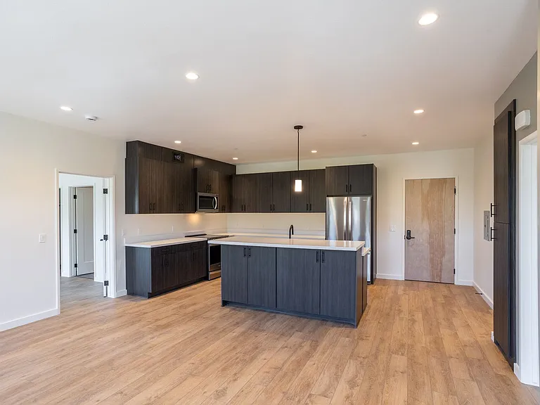 Newly Built Luxury Apartments in San Luis Obispo "Little Italy" — Photo 68