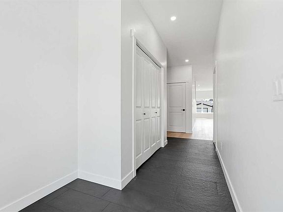 5th image of 609A N 5th Ave SW