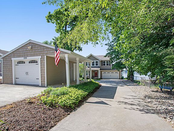 3rd image of 1216 Forest Dr