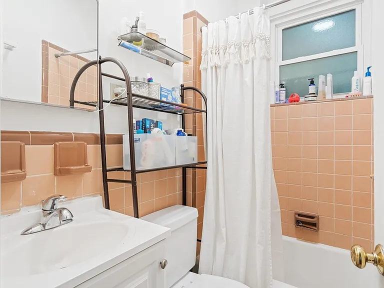 56 Walnut St #2 — Photo 7