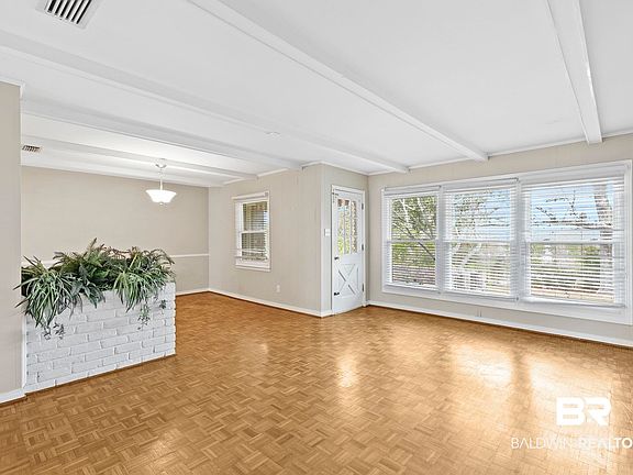 4th image of 125 Fairway Dr