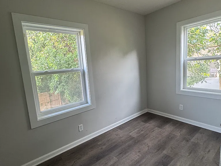 6131 S 33rd St — Photo 3