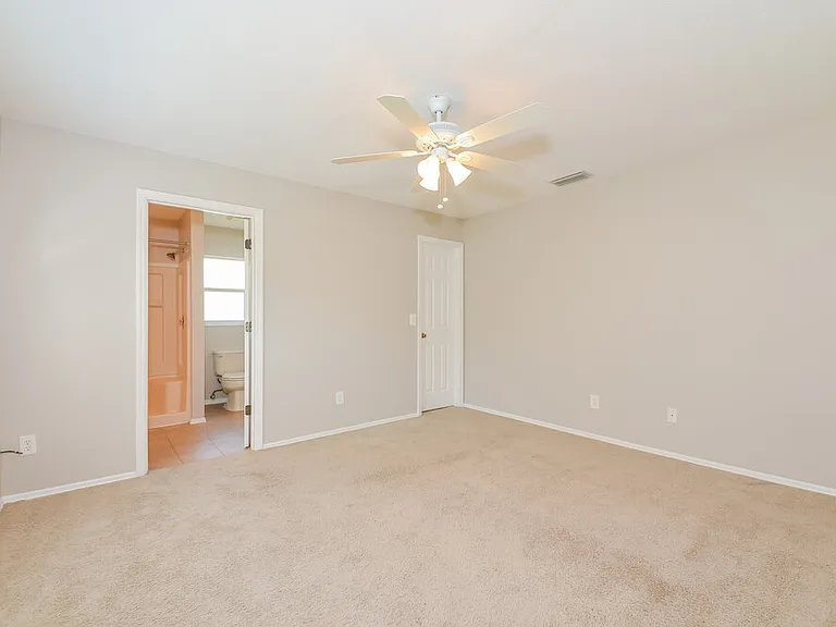 4042 Banbury Cir — Photo 9