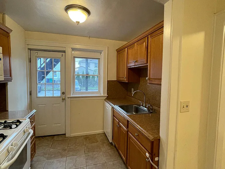 1170 Kenmore Ave #4 — Photo 21