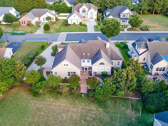 5th image of 220 Marina Dr