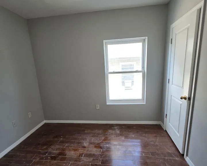 406 Park Ave #4L — Photo 2