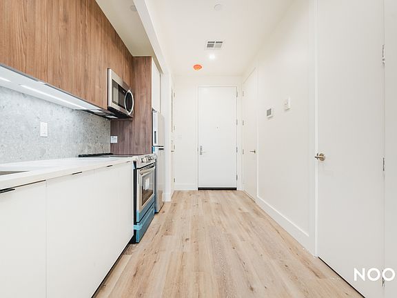 5th image of 380 Grove St #3J