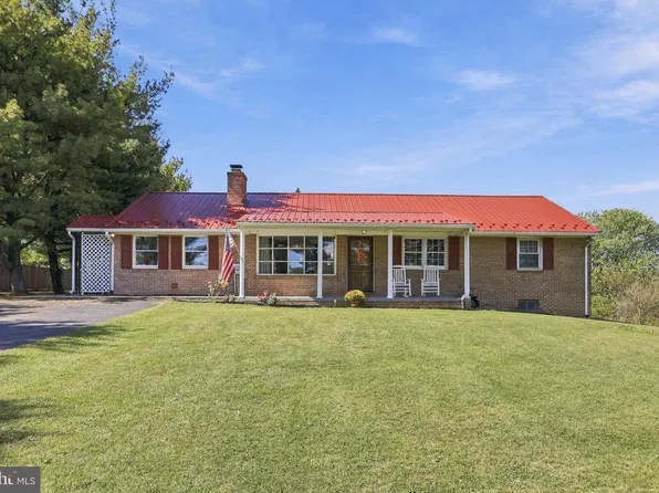 229 Davis Dr, Martinsburg, WV 25404