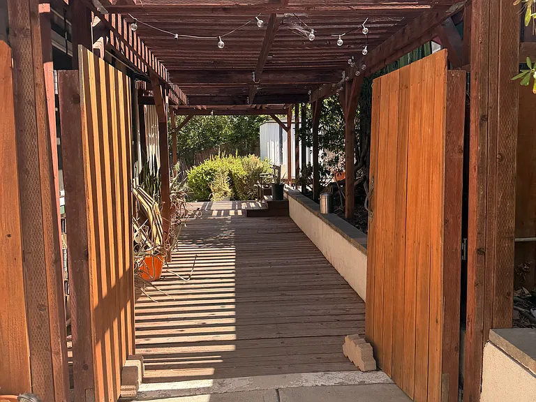 8625 Delmonico Ave — Photo 29