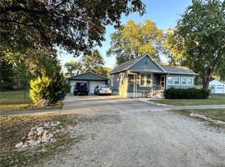 902 Birch Ave, Pana, IL 62557