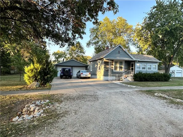 902 Birch Ave, Pana, IL 62557