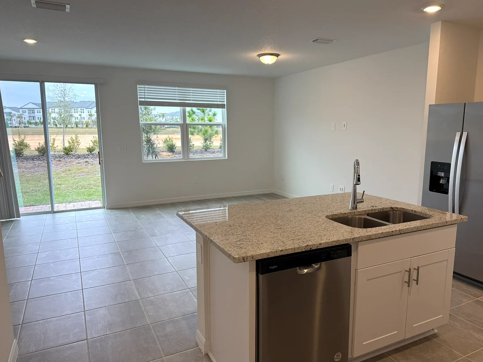 3 bed, 2.5 bath, 1477 sqft, $2,120 — Photo 3