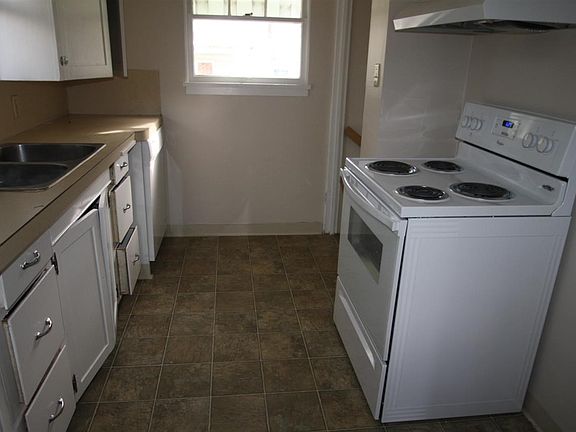 4th image of 1808 Blaine St