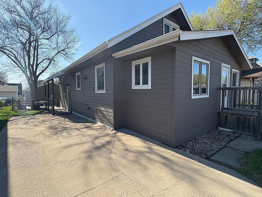 327 N Cliff Ave - Property Image