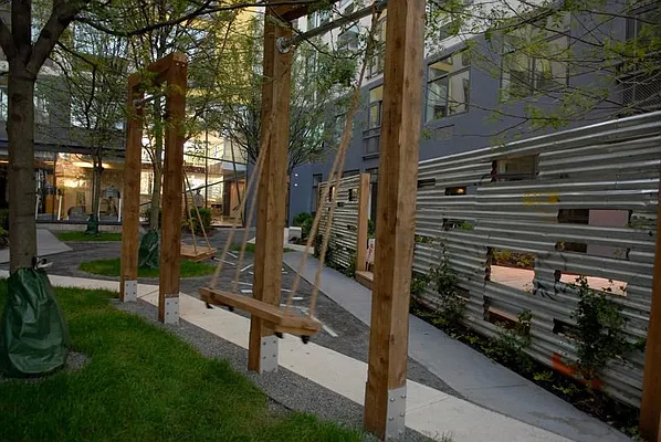 Rented by Nooklyn NYC LLC | media 108