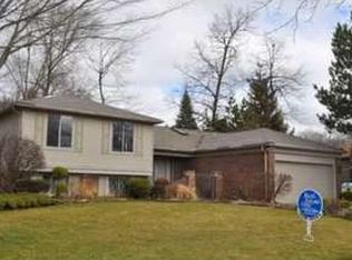 34702 Lyndon St, Livonia, MI 48154