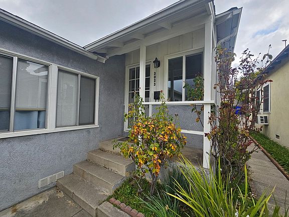 3rd image of 3023-3025 Community Ave #3023