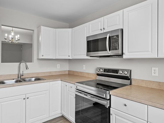 5th image of 303 Civil Ct APT D