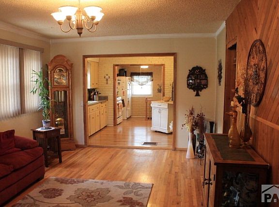 2nd image of 2225 Cedar St