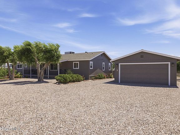 3rd image of 2165 N Maricopa St