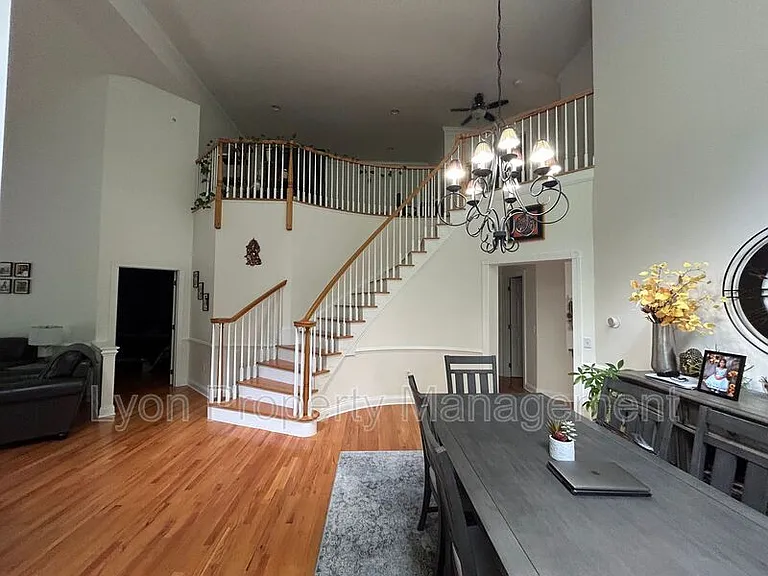 240 Sanctuary Dr — Photo 13