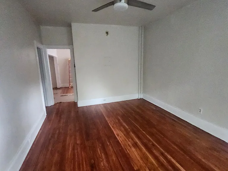 4716 Cedar Ave #2R — Photo 1